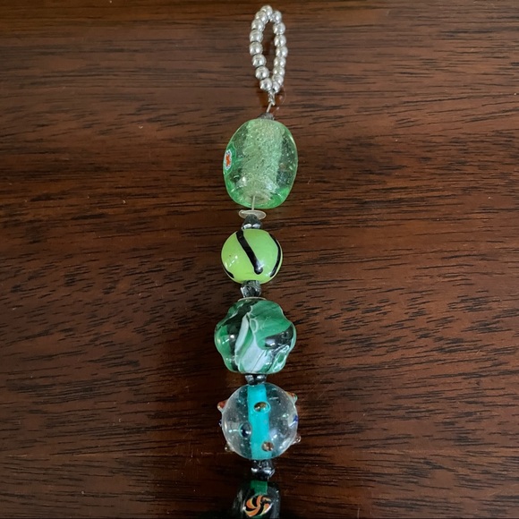 Beautiful glass beaded bracelet with cross accent in center. - Picture 3 of 6